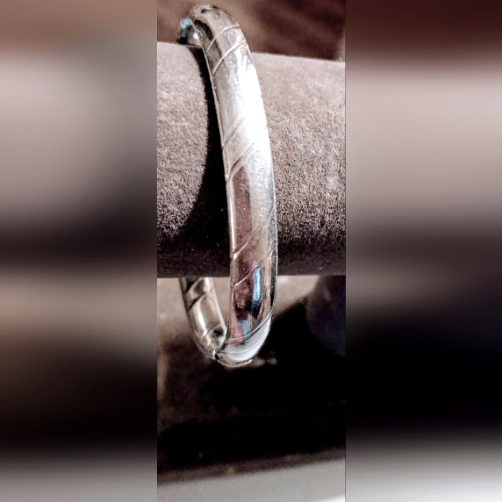 Vintage Sterling Silver  9.25  Bangle 7" , 15 MM stripe design pattern bracelet.
